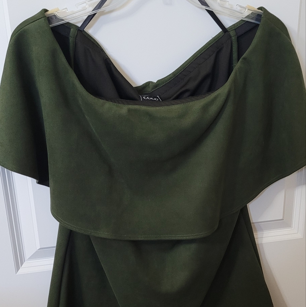 Coco Bianco Halter Top Black Gold Tone Chain Neckline Sleeveless Blouse Small